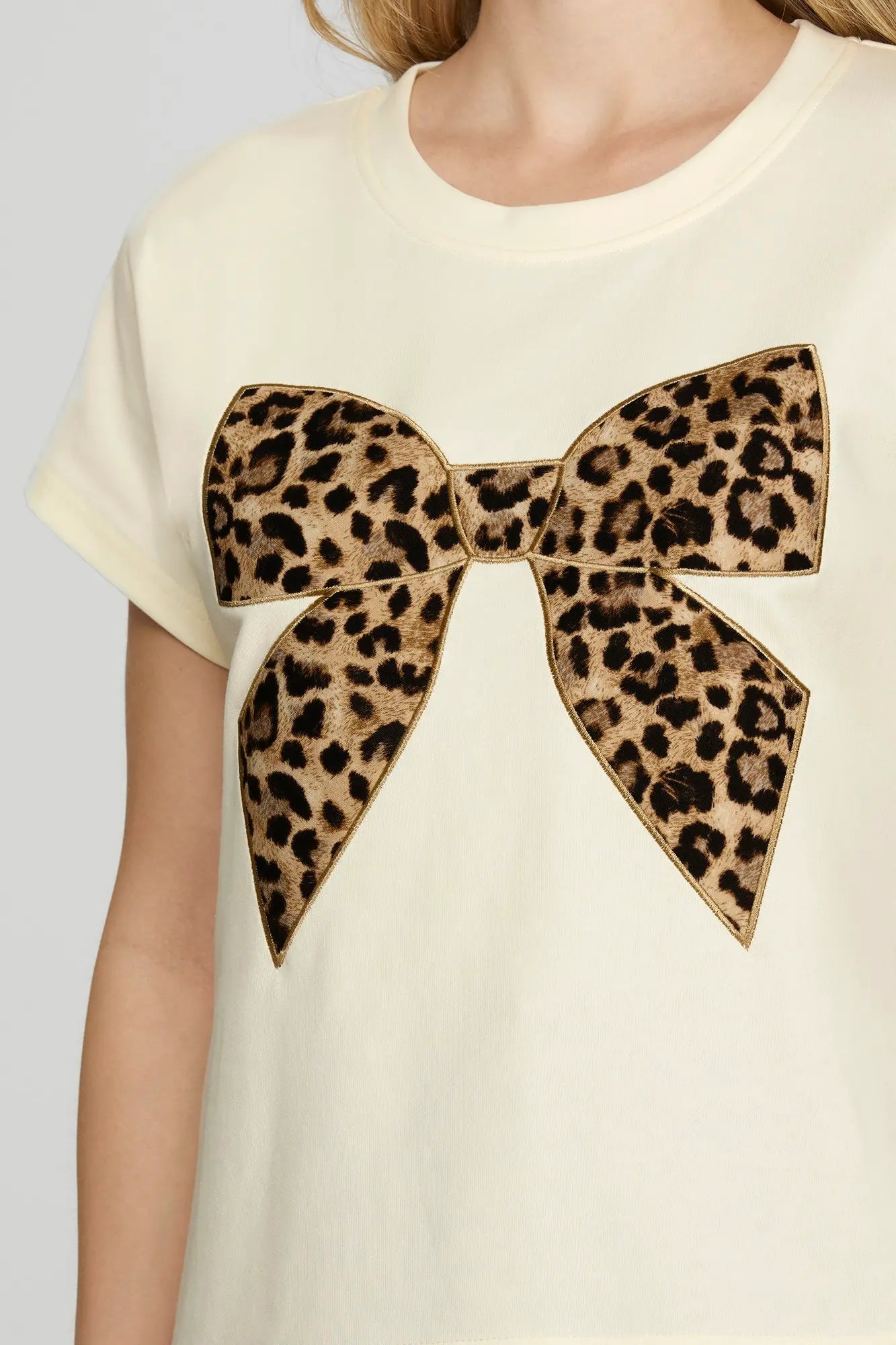 DROP SHORT SLEEVE ROUND NECK KNIT TOP WITH ANIMAL PRINT