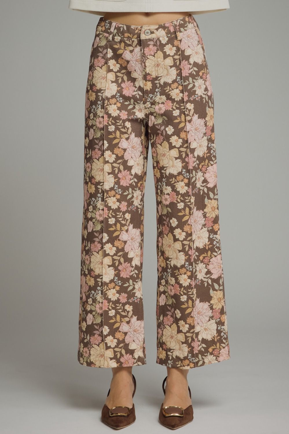 Floral print pants featuring front seam detail