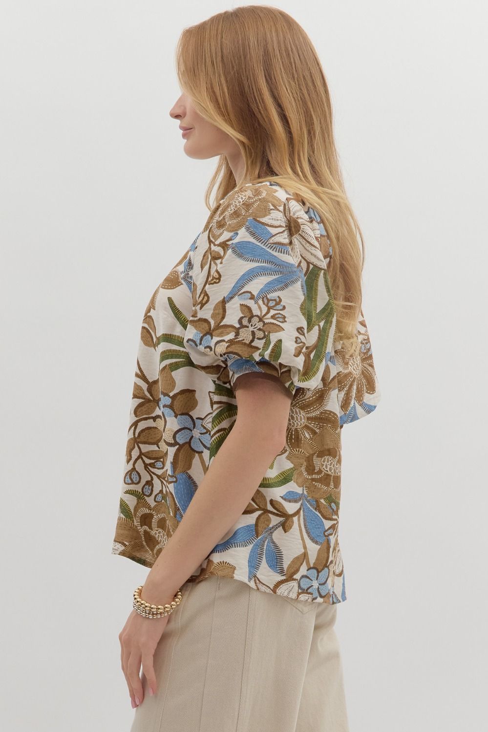 Botanical print short bubble sleeve top featuring contrast accent V-neck