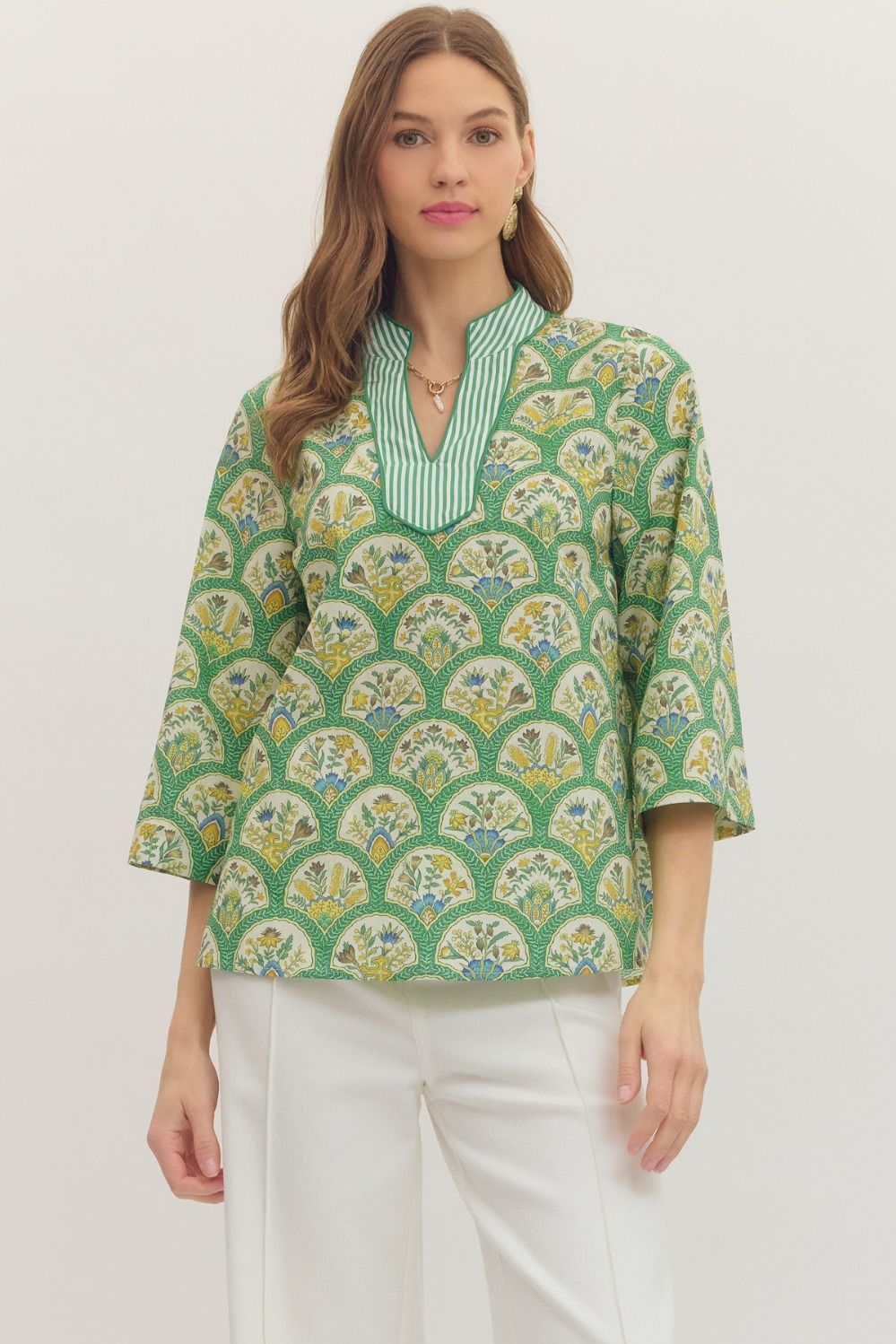 Botanical print 3/4 sleeve top featuring contrast