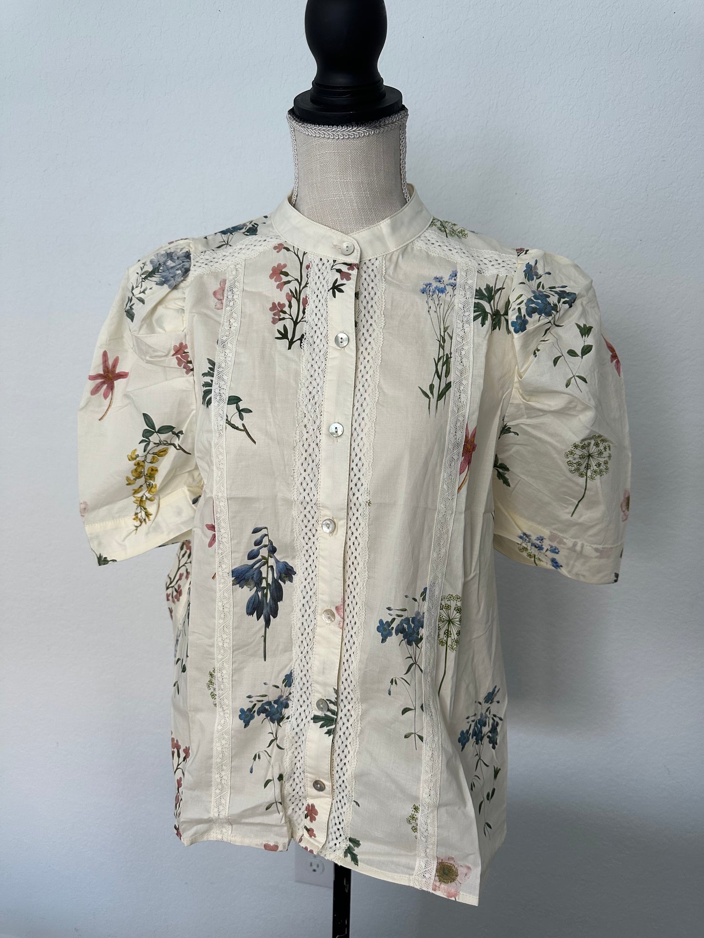 Cream with small flowers