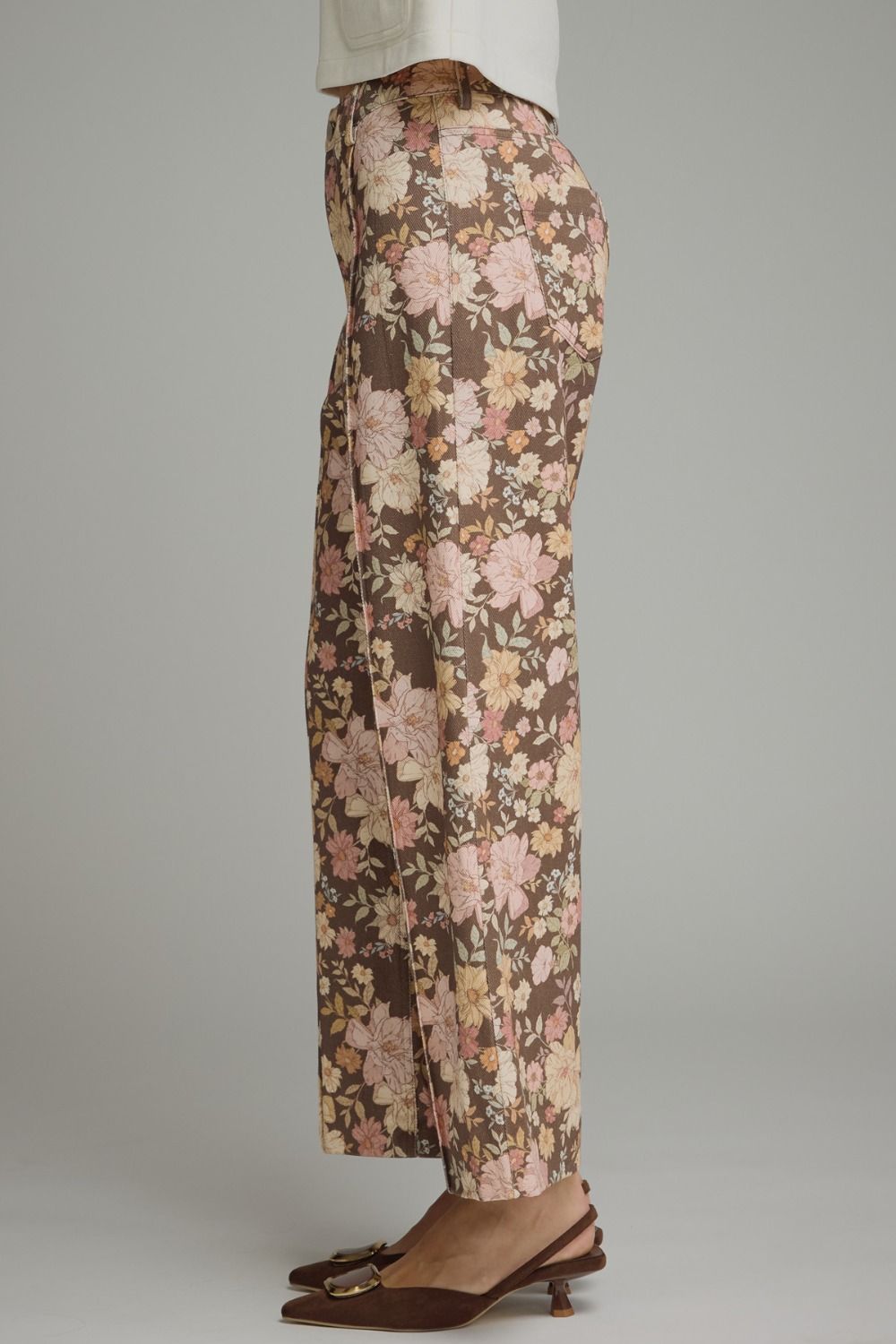 Floral print pants featuring front seam detail