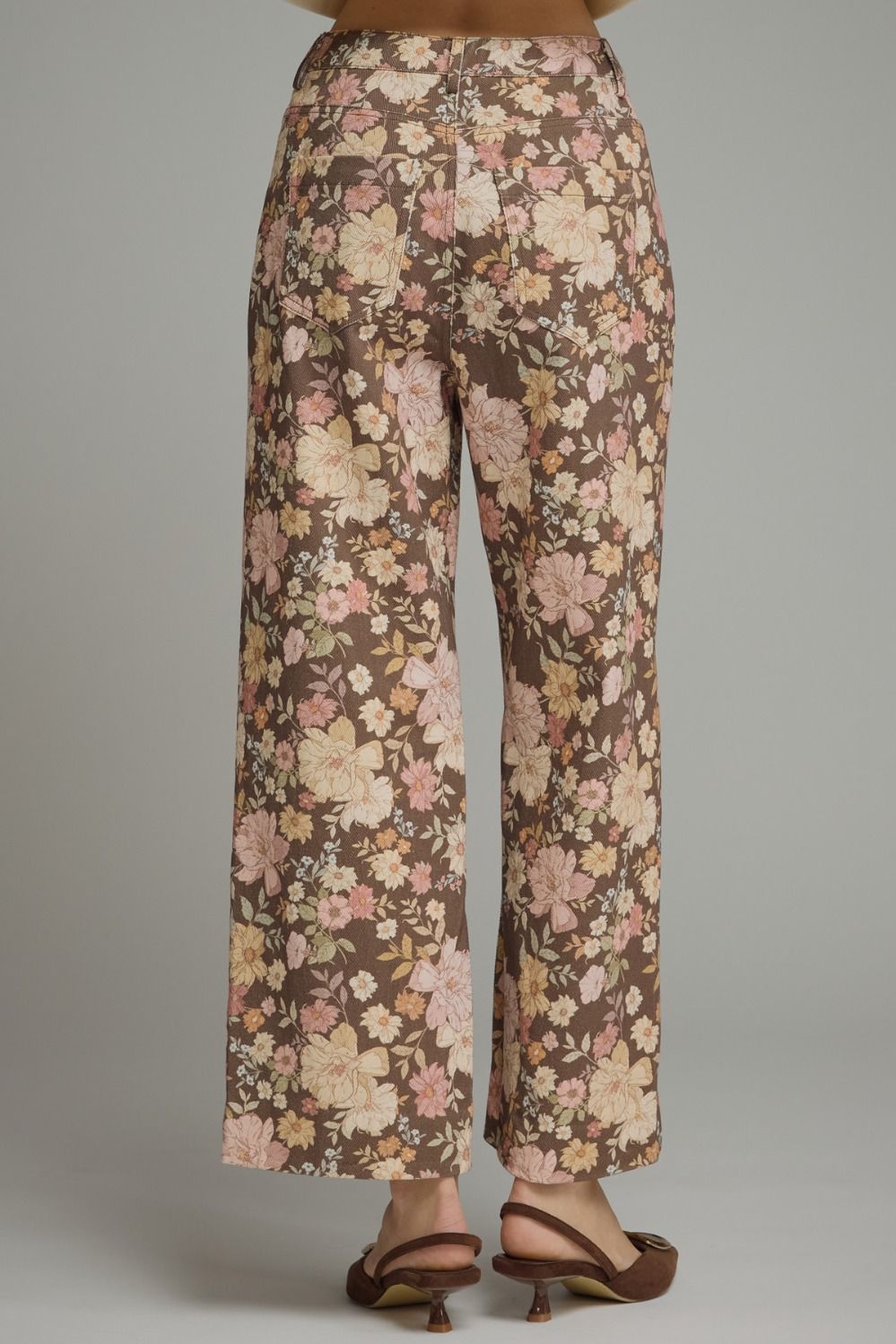 Floral print pants featuring front seam detail