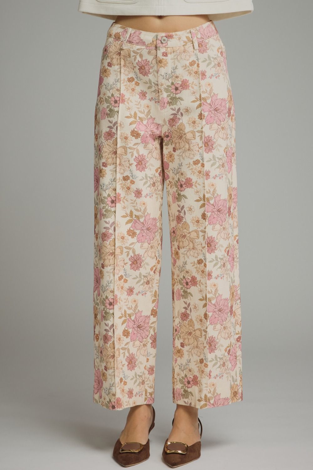 Floral print pants featuring front seam detail