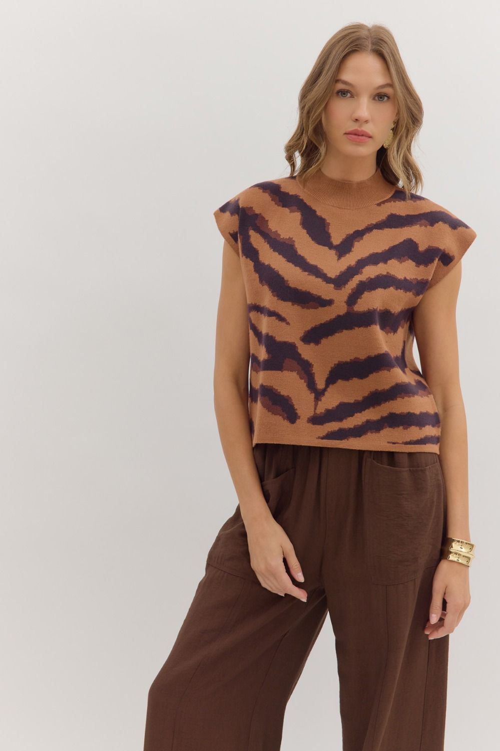 Animal pattern short sleeve mock neck sweater knit top