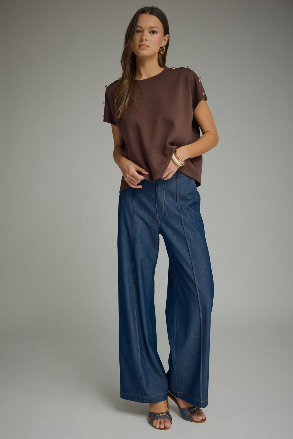 Solid round neck short sleeve knit top