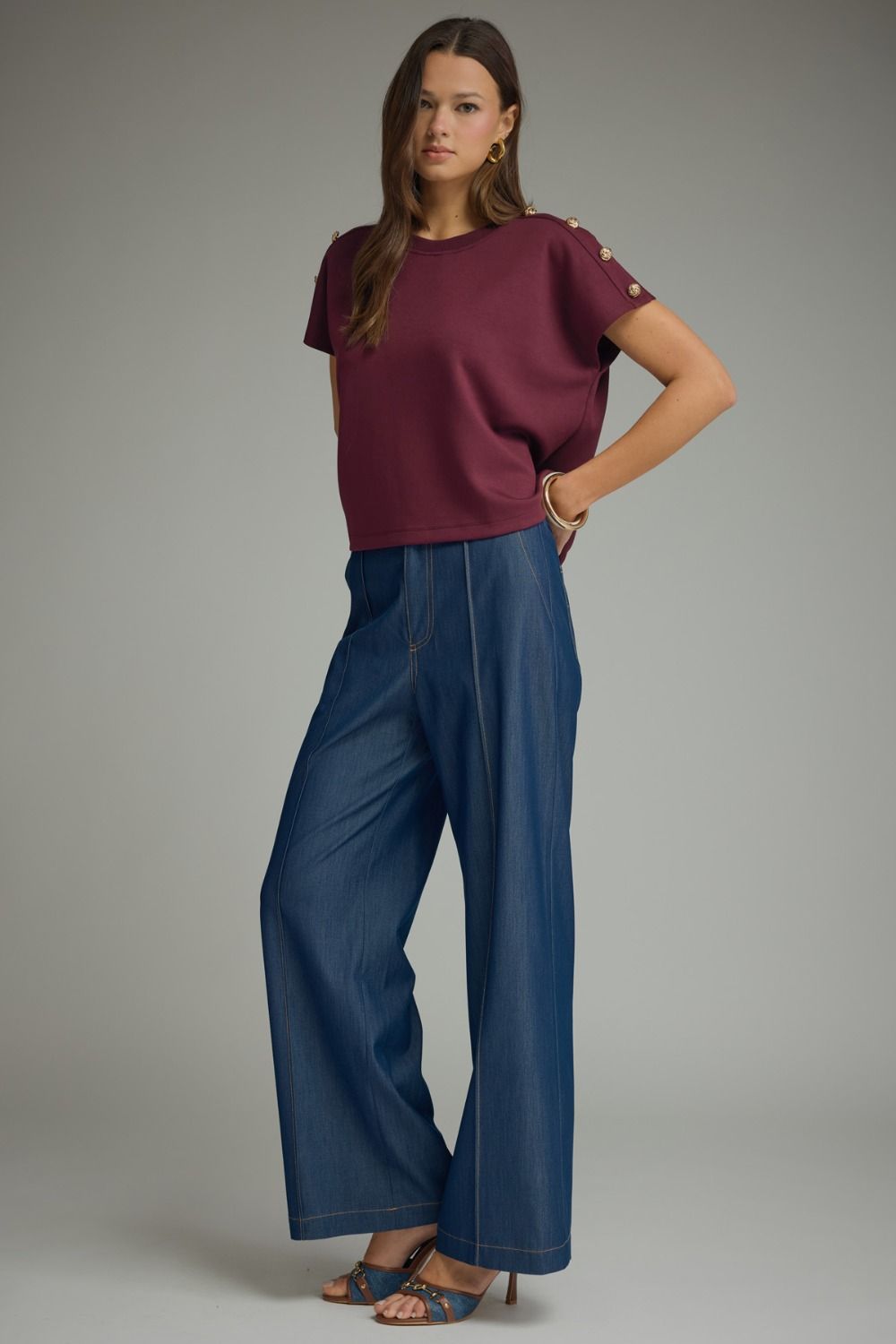 Solid round neck short sleeve knit top