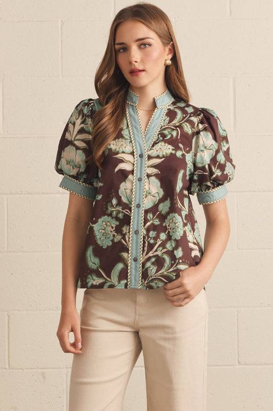 Floral print short puff sleeve top featuring contrast binding detail