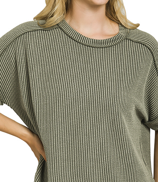 Raised rib cuff sleeve raw edge top short sleeve